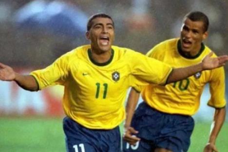 两队在比赛 两队在比赛