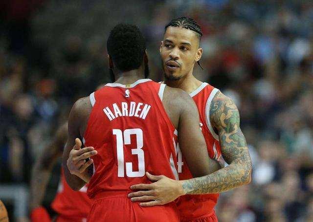 更加突出两 更加突出两