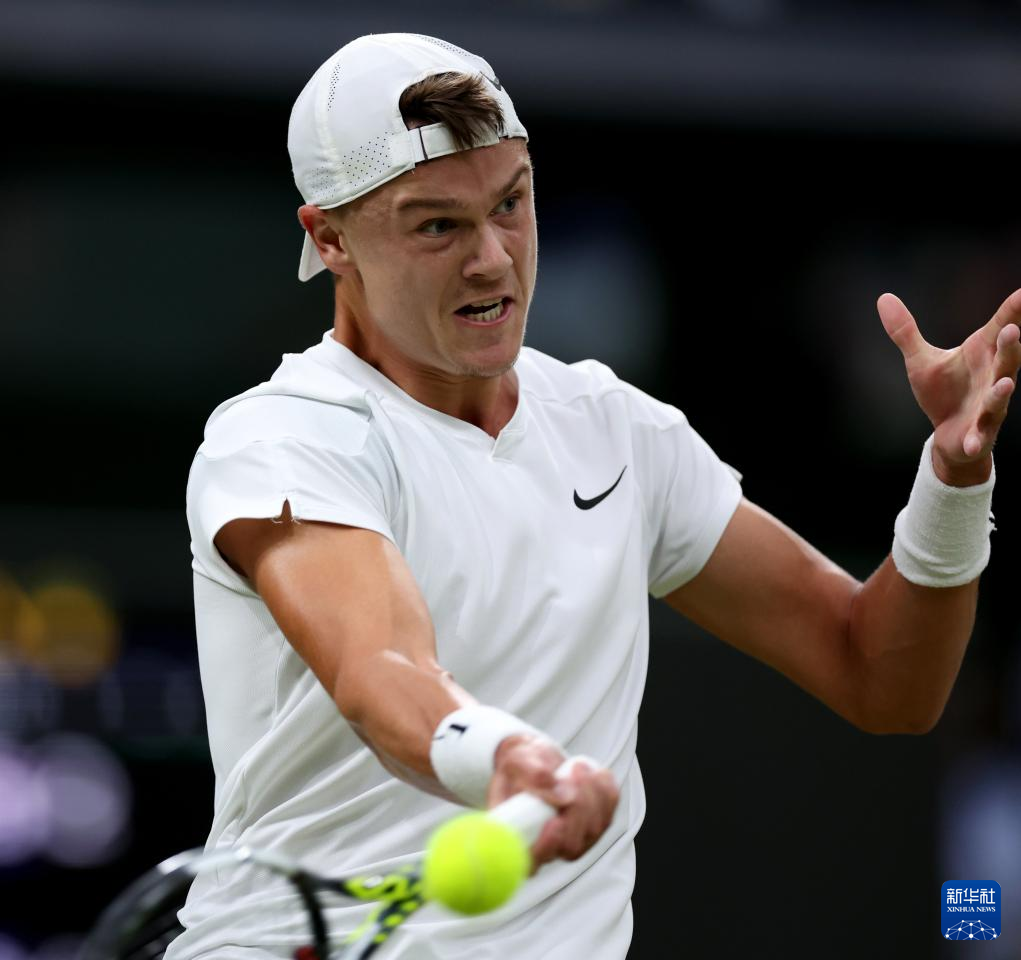 在利益冲突 在利益冲突