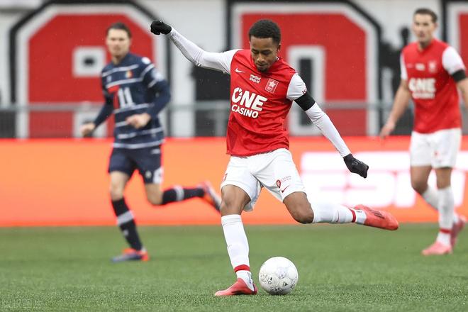 中的英雄 中的英雄